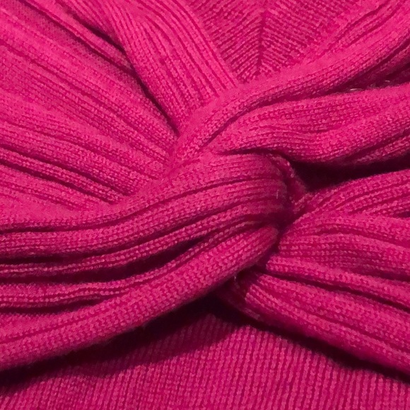 Trina TURK 100% Merino Wool Twist V-Neck Sweater - Picture 8 of 13